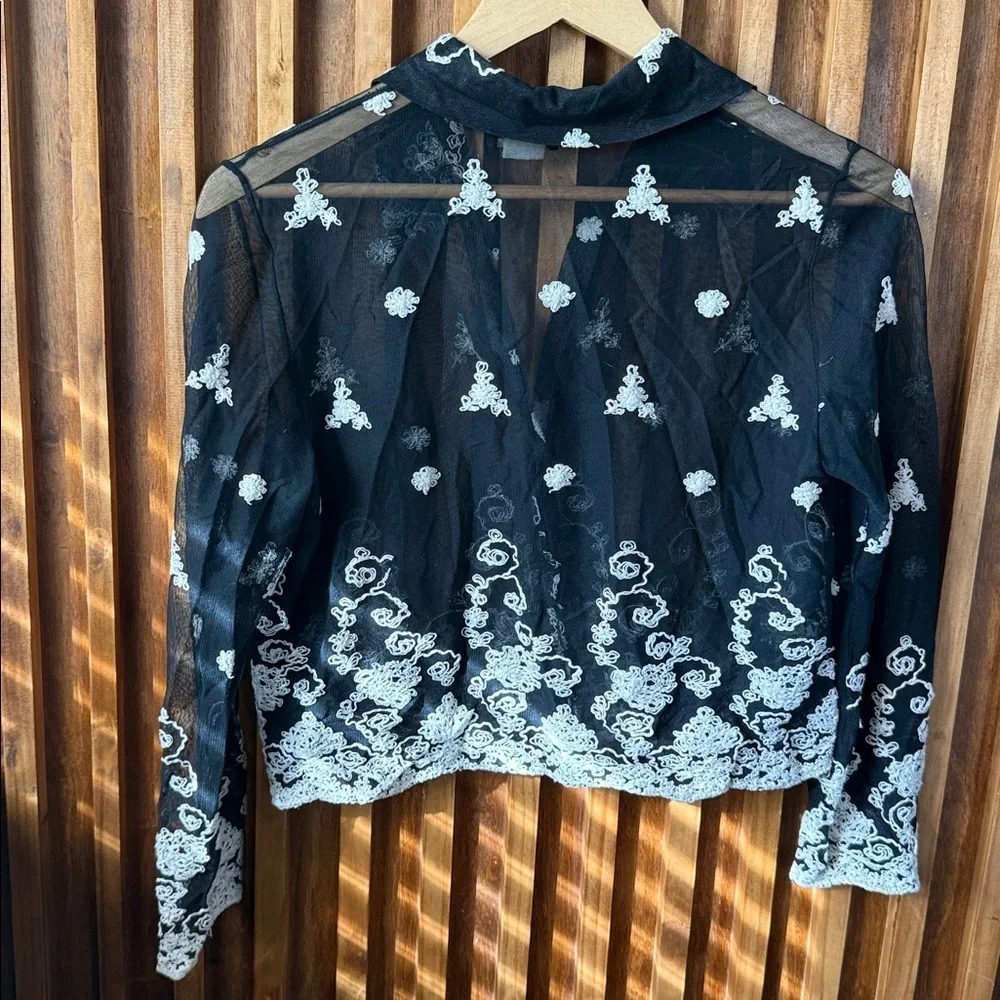 Vintage M. Kalan Cropped Lace Semi Sheer Blouse Buttoned Front. M